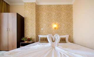 Отель Hotel Iris Несебр Люкс с 1 спальней и балконом (для 4 взрослых)-4